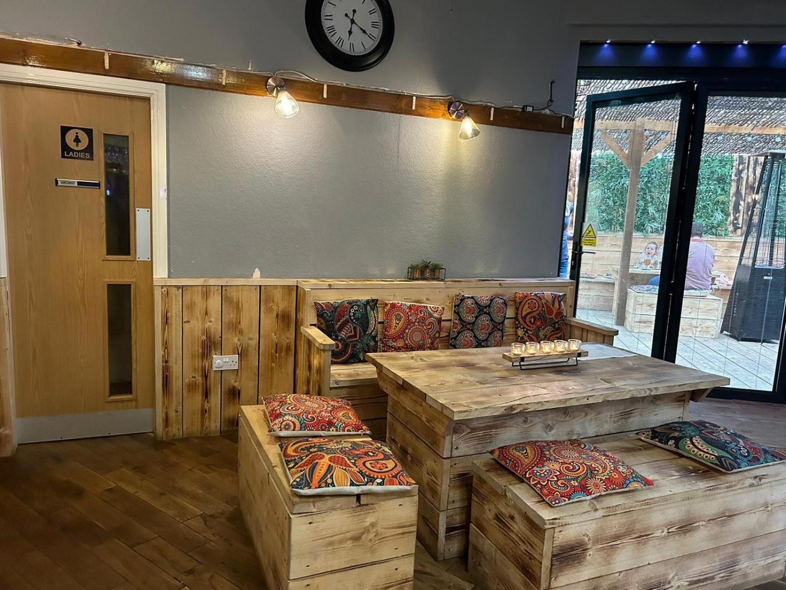 Black Bull Retreat, Barmston With Private Hot Tubs *